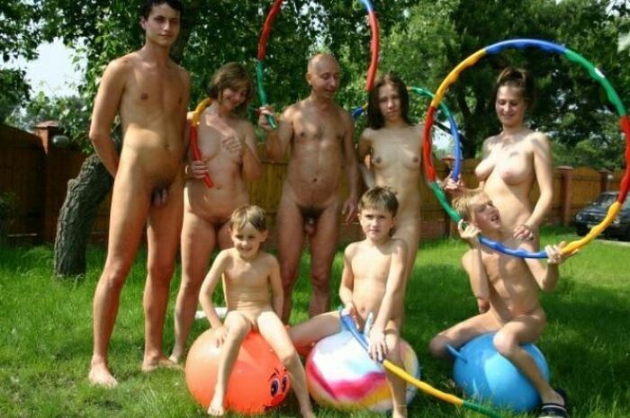 Photo gallery nudists in the recreation park Purenudism [Nudism collection]