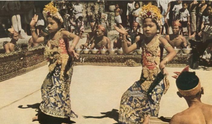 Legong: Dance of the Virgins 1935 retro video (Bali India) [Nudism collection]